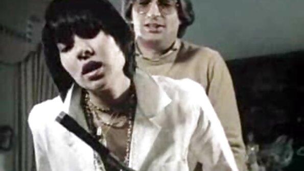 लेस्बियन बेला रॉसी धाकटी मैत्रीण समर डे